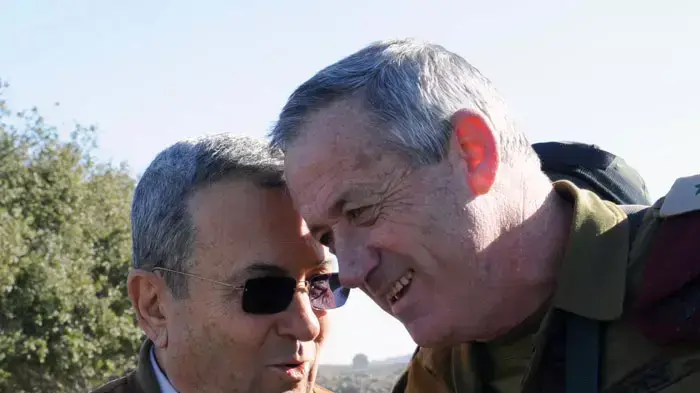 ברק וגנץ התבדחו: "החיילות שרות בהפסקות"