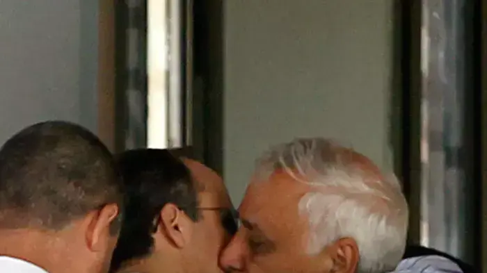 משה קצב, נשיא המדינה לשעבר של מדינת ישראל בדרכו האחרונה לכלא, דצמבר 2011 משה קצב, נשיא המדינה לשעבר של מדינת ישראל בדרכו האחרונה לכלא, דצמבר 2011