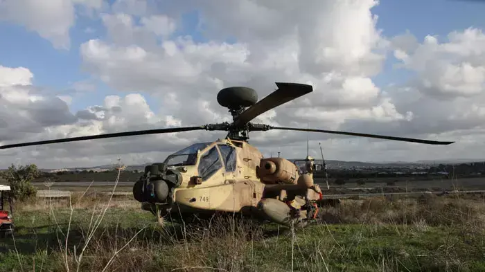 מסוק אפאצ'י של צה"ל ביצע נחיתת חירום סמוך לכביש 6 מסוק אפאצ'י של צה"ל ביצע נחיתת חירום סמוך לכביש 6