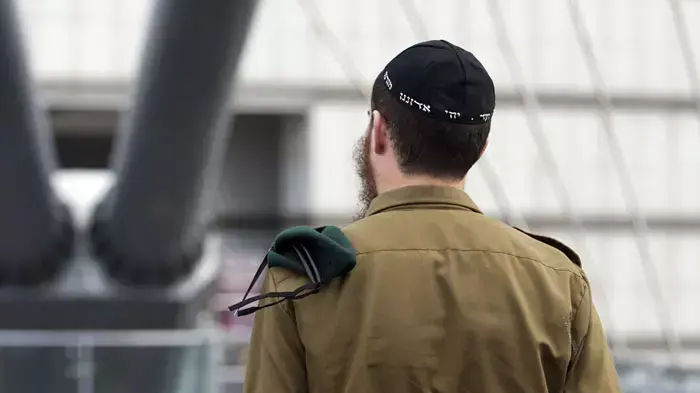 חיילים בבסיס, דצמבר 2011
