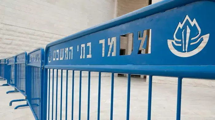 בית משפט, דצמבר 2011
