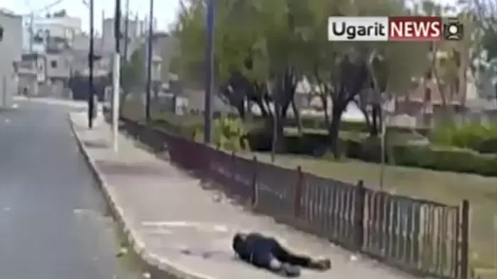 מתוך סרטון חובבים המתעד גופה של מפגין בעיר חומס, סוריה, 9 בדצמבר 2011