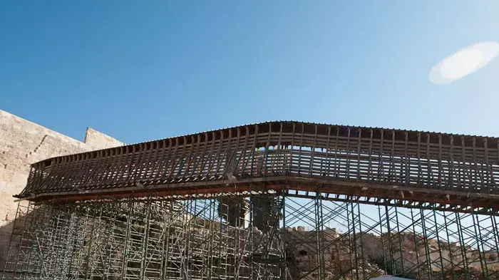גשר המוגרבים ירושלים, נסגר למעבר עקב היותו רעוע, דצמבר 2011