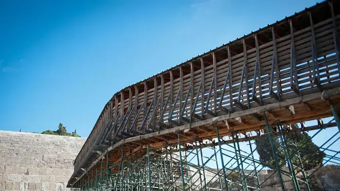 גשר המוגרבים ירושלים, נסגר למעבר עקב היותו רעוע, דצמבר 2011
