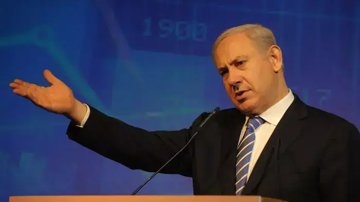 ראש הממשלה בנימין נתניהו נושא דברים בכנס גלובס לעסקים, בתל אביב, דצמבר 2011