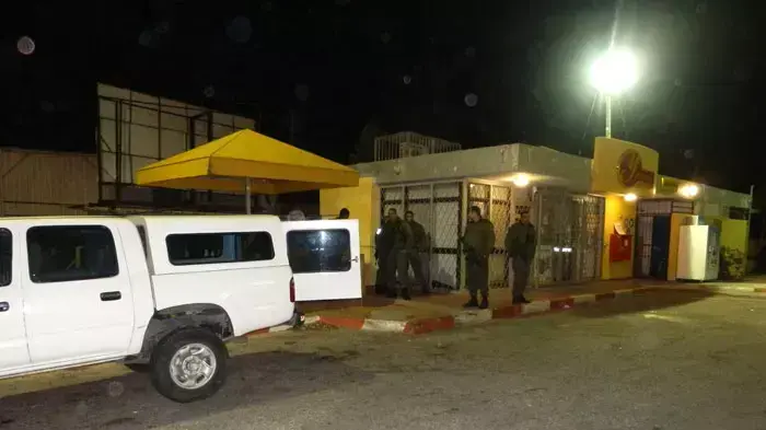 חיילי צה"ל נערכים ליד בסיס מפקדת אפרים בקדומים