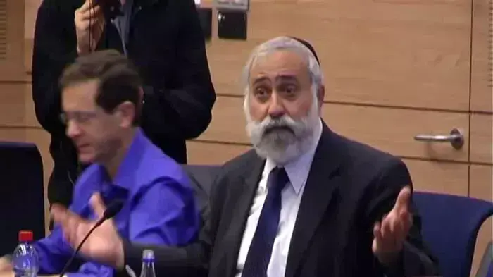 הפתרון של ח"כ זאב לשירת נשים: אטמי אוזניים