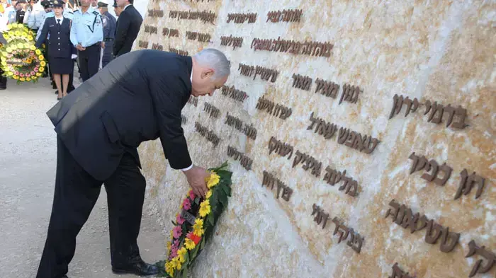 ראש הממשלה בנימין נתניהו בטקס הזיכרון לחללי אסון הכרמל, דצמבר 2011 ראש הממשלה בנימין נתניהו בטקס הזיכרון לחללי אסון הכרמל, דצמבר 2011