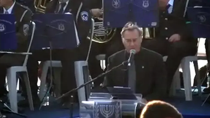 מנחה הטקס על נתניהו: "הראשון להבין את גודל האירוע"