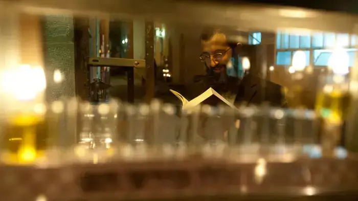 הדלקת נר ראשון של חנוכה בשכונת מאה שערים ירושלים, דצמבר 2011 הדלקת נר ראשון של חנוכה בשכונת מאה שערים ירושלים, דצמבר 2011