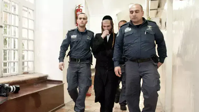 הארכת מעצר של החרדי אשר ירק על ילדה מבית שמש, דצמבר 2011 הארכת מעצר של החרדי אשר ירק על ילדה מבית שמש, דצמבר 2011