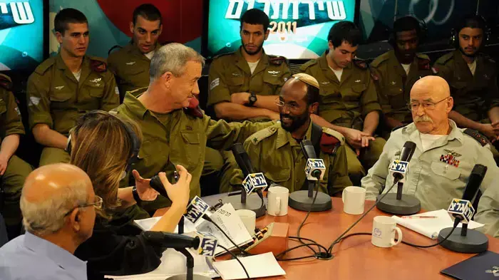רמטכ"ל, רב אלוף בני גנץ פתח את יום שידורי השירותרום ה 30 בגלי צה"ל, דצמבר 2011 רמטכ"ל, רב אלוף בני גנץ פתח את יום שידורי השירותרום ה 30 בגלי צה"ל, דצמבר 2011