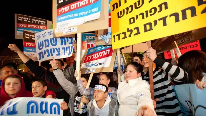 הפגנת מחאה נגד הדרת נשים בבית שמש, דצמבר 2011 הפגנת מחאה נגד הדרת נשים בבית שמש, דצמבר 2011