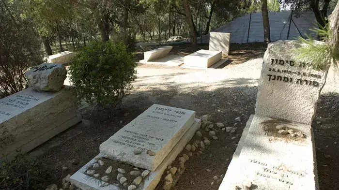 קברה של סוניה פרס, דצמבר 2011