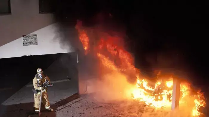 שריפה שהוצתה בהוליווד, לוס אנג'לס, 30 בדצמבר 2011 שריפה שהוצתה בהוליווד, לוס אנג'לס, 30 בדצמבר 2011