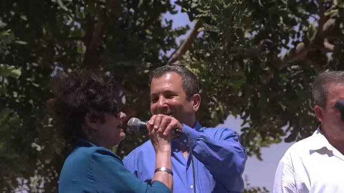 יפה ירקוני ושר הביטחון אהוד ברק יפה ירקוני ושר הביטחון אהוד ברק