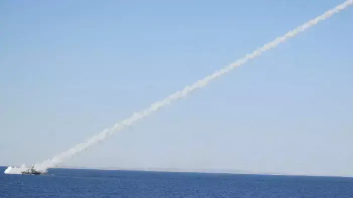 תרגיל של צבא אירן במיצרי הורמוז, המפרץ הפרסי, ינואר 2012 תרגיל של צבא אירן במיצרי הורמוז, המפרץ הפרסי, ינואר 2012