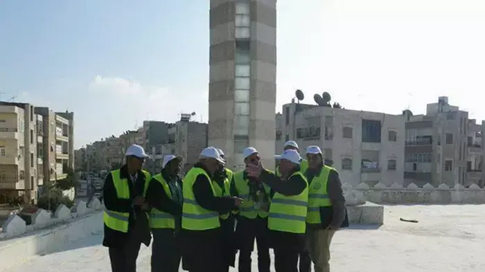 משקיפים של הליגה הערבית מכונסים במהלך סיור בעיר אידליב שבצפון סוריה, 30 בדצמבר 2012 משקיפים של הליגה הערבית מכונסים במהלך סיור בעיר אידליב שבצפון סוריה, 30 בדצמבר 2012