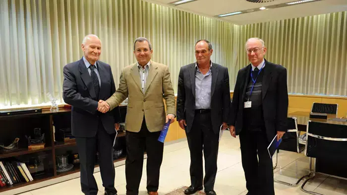 שר הביטחון אהוד ברק לאחר הגשת דו"ח הוועדה לקביעת עקרונות לניהול משא ומתן לפדיון שבויים, ינואר 2012