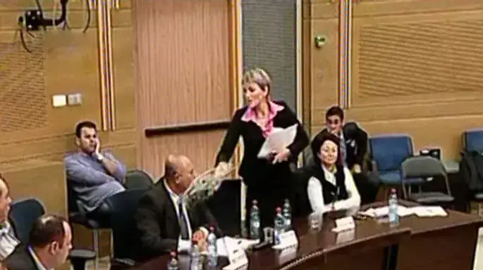 ח"כ מיכאלי שפכה כוס מים על ח"כ מג'אדלה