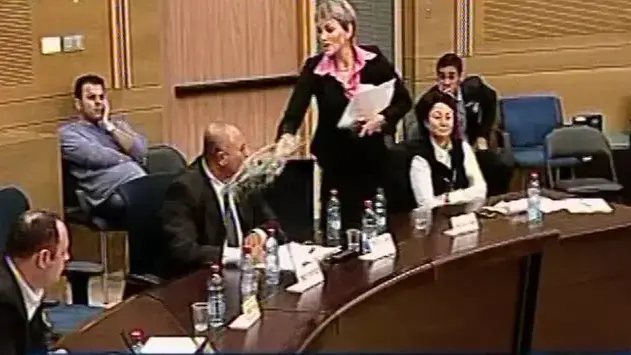 ח"כ מיכאלי שפכה כוס מים על ח"כ מג'אדלה