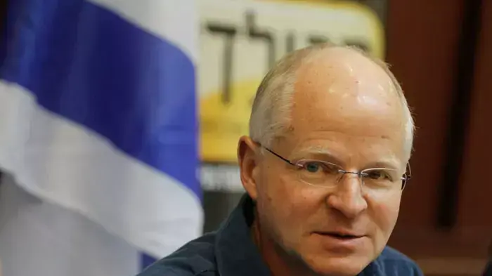 נעם שליט מרצה בפני סטודנטים באוניברסיטת בר אילן, מרץ 2011