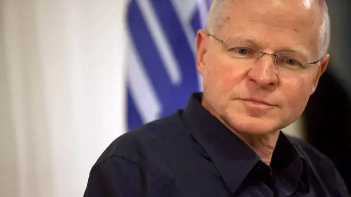 נועם שליט ושלי חיימוביץ, בבית מפלגת העבודה, אחרי ששליט הודיע על התמודדותו על כסא ברשימת העבודה, ינואר 2012 נועם שליט ושלי חיימוביץ, בבית מפלגת העבודה, אחרי ששליט הודיע על התמודדותו על כסא ברשימת העבודה, ינואר 2012