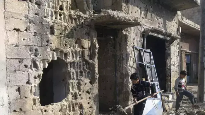 בתים שניזוקו בהפצצת צבא סוריה בעיר טלביסה, ינואר 2012 בתים שניזוקו בהפצצת צבא סוריה בעיר טלביסה, ינואר 2012