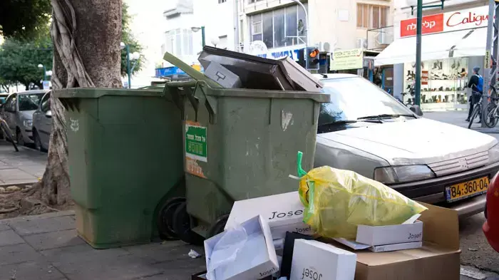 זבל ברחובות תל אביב ביום השביתה של הרשויות המקומיות, ינואר 2012 זבל ברחובות תל אביב ביום השביתה של הרשויות המקומיות, ינואר 2012
