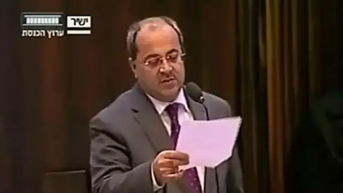 אחמד טיבי מגיב על תקרית כוס המים של ח"כ מיכאלי