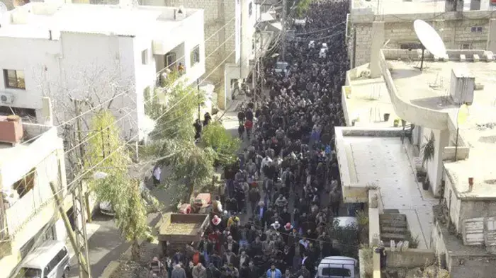 הפגנה נגד שלטונות סוריה בעיר זבדאני, דצמבר 2011 הפגנה נגד שלטונות סוריה בעיר זבדאני, דצמבר 2011