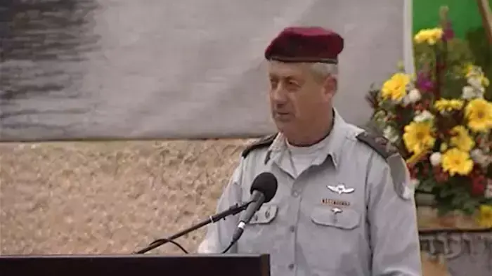 גנץ: "חיזבאללה מנסה לבצע פיגועים באמצעות שליחים"