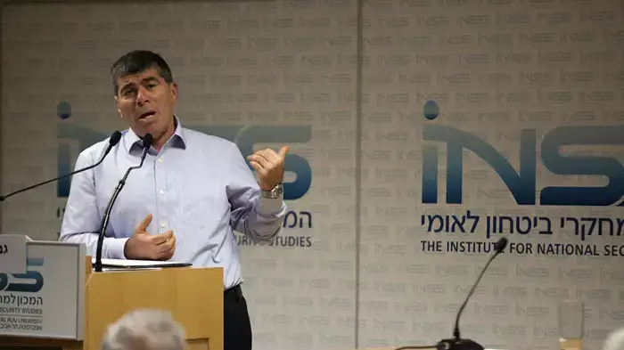 גבי אשכנזי נואם בכנס של המכון למחקרי ביטחון לאומי, ינואר 2012 גבי אשכנזי נואם בכנס של המכון למחקרי ביטחון לאומי, ינואר 2012