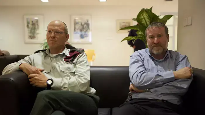 ניצן אלון, תת-אלוף בצה"ל, לשעבר כיהן כמפקד אוגדת אזור יהודה ושומרון, ואביחי מנדלבליט אלוף בצה"ל ,בכנס של המכון למחקרי ביטחון לאומי, ינואר 2012