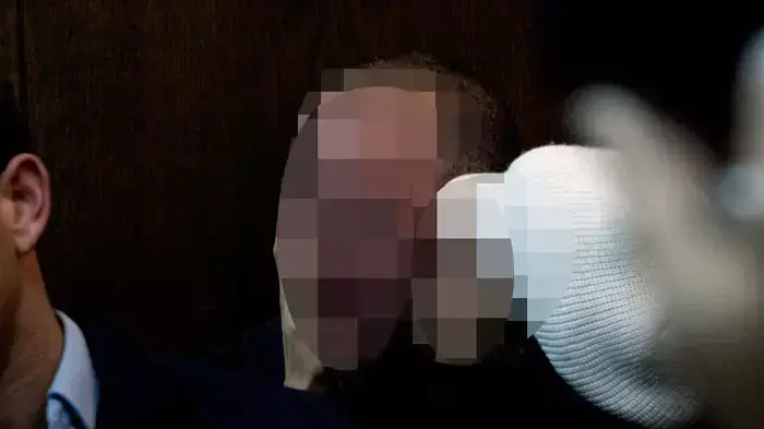 הורי התאומים שטולטלו בבית המשפט, ינואר 2012 הורי התאומים שטולטלו בבית המשפט, ינואר 2012