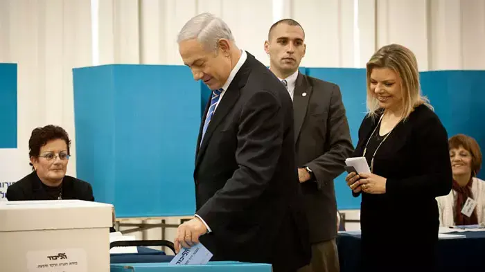 ביבי ביום הפריימריז, מצביע בבנייני האומה, ינואר 2012 ביבי ביום הפריימריז, מצביע בבנייני האומה, ינואר 2012