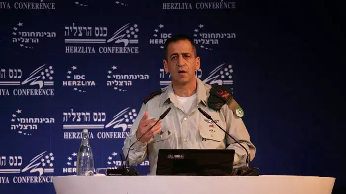 אביב כוכבי ראש אמ"ן נואם בכנס הרצליה, ינואר 2012 אביב כוכבי ראש אמ"ן נואם בכנס הרצליה, ינואר 2012