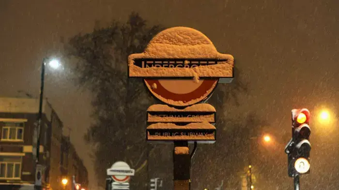 שלג בבירת בריטניה, לונדון, פברואר 2012