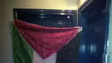 ערב טו בשבט: המפגינים הפלסטינים פגעו במשרדי קק"ל בפריז, פברואר 2012