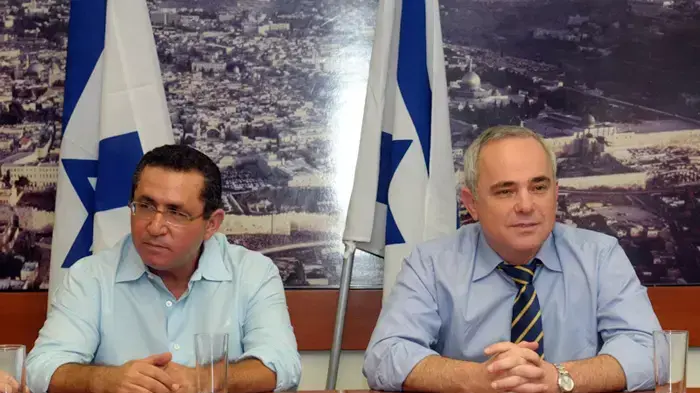 שר האוצר, יובל שטייניץ ויו"ר ההסתדרות,עופר עייני , במסגרת המו"מ על הסכמי השכר במגזר הציבורי, אוקטובר 2010 שר האוצר, יובל שטייניץ ויו"ר ההסתדרות,עופר עייני , במסגרת המו"מ על הסכמי השכר במגזר הציבורי, אוקטובר 2010