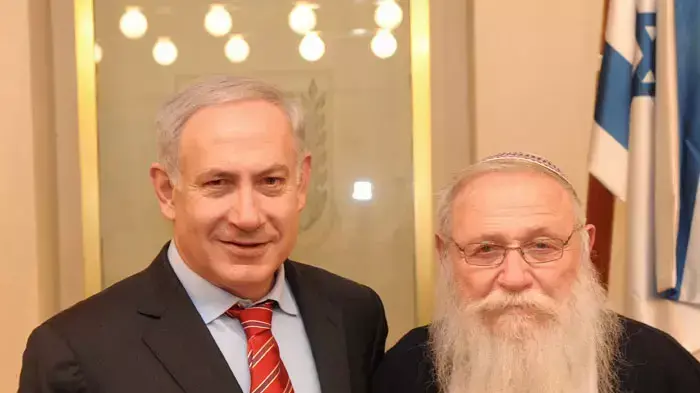 ראש הממשלה בנימין נתניהו נפרד מהרב חיים דרוקמן, עם פרישתו מראשות מערך הגיור, פברואר 2012
