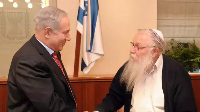 ראש הממשלה בנימין נתניהו נפרד מהרב חיים דרוקמן, עם פרישתו מראשות מערך הגיור, פברואר 2012 ראש הממשלה בנימין נתניהו נפרד מהרב חיים דרוקמן, עם פרישתו מראשות מערך הגיור, פברואר 2012