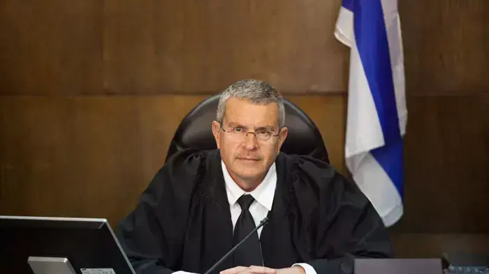 דוד רוזן השופט במשפט הולילנד, פברואר 2012