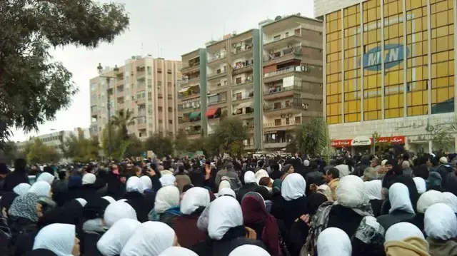 הלוויה של הרוגי הפגנות נגד השלטון בבירת סוריה, דמשק, 18 בפברואר 2012 הלוויה של הרוגי הפגנות נגד השלטון בבירת סוריה, דמשק, 18 בפברואר 2012