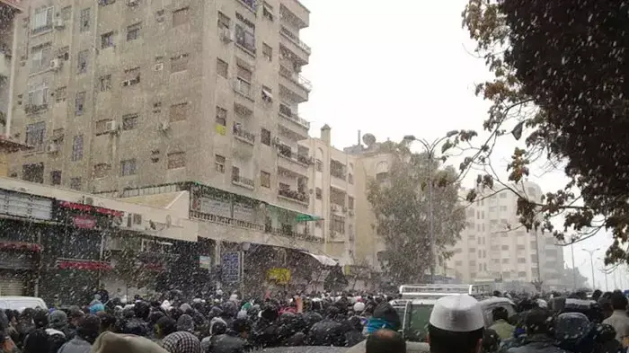 הלוויה של הרוגי הפגנות נגד השלטון בבירת סוריה, דמשק, 18 בפברואר 2012 הלוויה של הרוגי הפגנות נגד השלטון בבירת סוריה, דמשק, 18 בפברואר 2012