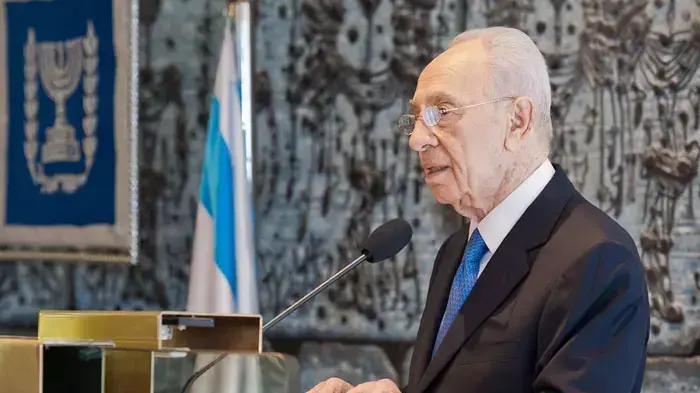נשיא המדינה בטקס השבעת שופטים במסגרתו השביעו 6 שופטים למערכת המשפט בישראל, פברואר 2012. נשיא המדינה בטקס השבעת שופטים במסגרתו השביעו 6 שופטים למערכת המשפט בישראל, פברואר 2012.