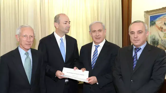 רה"מ בנימין נתניהו עם ועדת הריכוזיות במשק, פברואר 2012 רה"מ בנימין נתניהו עם ועדת הריכוזיות במשק, פברואר 2012