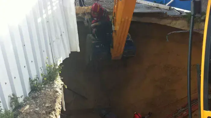 אדם נקבר בחולות חולון, פברואר 2012 אדם נקבר בחולות חולון, פברואר 2012