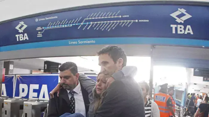 תאונת רכבת בתחנה של התחתית בבירת ארגנטינה, בואנוס איירס, 22 בפברואר 2012 תאונת רכבת בתחנה של התחתית בבירת ארגנטינה, בואנוס איירס, 22 בפברואר 2012