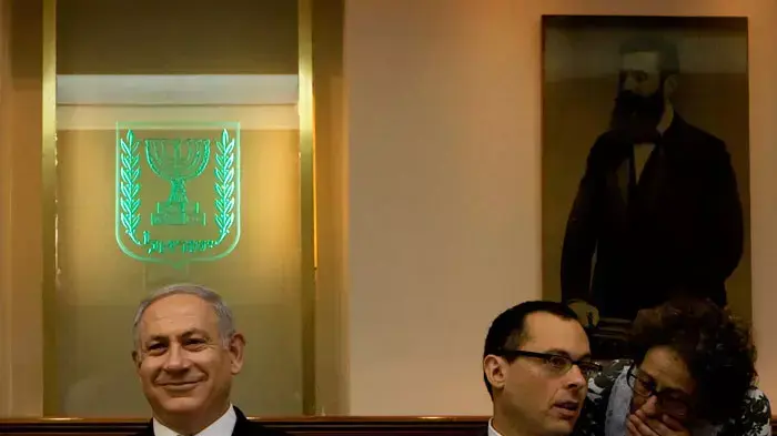 מזכיר הממשלה, צבי האוזר